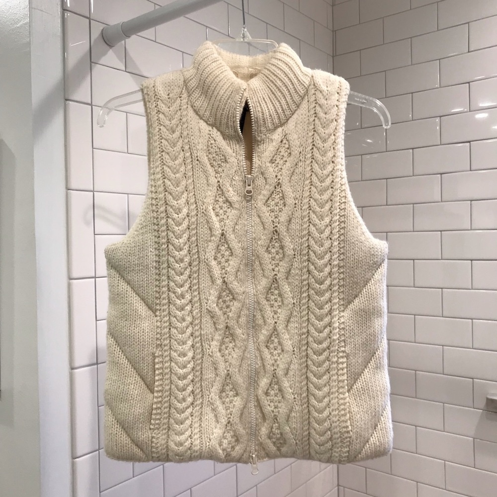 Express thick cable knit vest w/ dual zipper